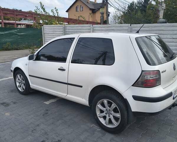 Белый Фольксваген Гольф, объемом двигателя 1.9 л и пробегом 270 тыс. км за 4000 $, фото 2 на Automoto.ua