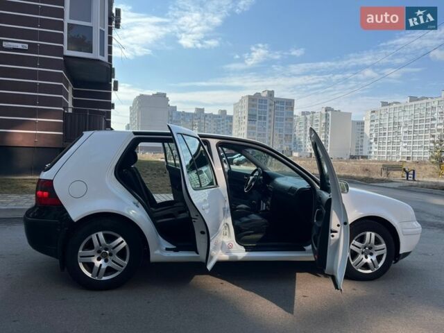 Белый Фольксваген Гольф, объемом двигателя 1.9 л и пробегом 248 тыс. км за 4400 $, фото 18 на Automoto.ua