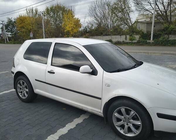 Белый Фольксваген Гольф, объемом двигателя 1.9 л и пробегом 270 тыс. км за 4000 $, фото 3 на Automoto.ua