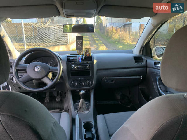 Белый Фольксваген Гольф, объемом двигателя 1.97 л и пробегом 290 тыс. км за 5300 $, фото 14 на Automoto.ua