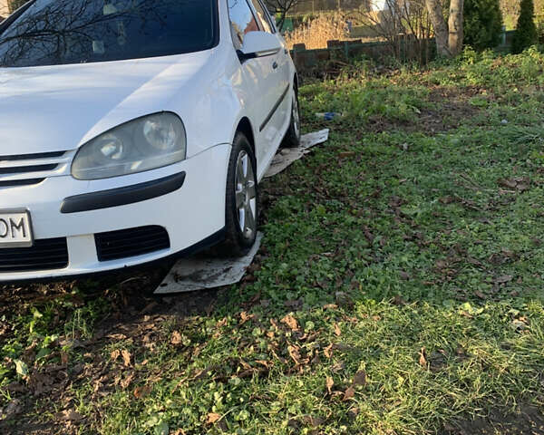 Белый Фольксваген Гольф, объемом двигателя 1.97 л и пробегом 290 тыс. км за 5300 $, фото 1 на Automoto.ua