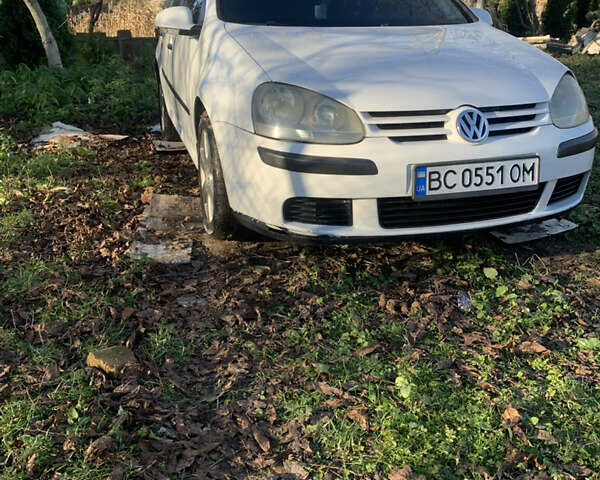 Белый Фольксваген Гольф, объемом двигателя 1.97 л и пробегом 290 тыс. км за 5300 $, фото 2 на Automoto.ua