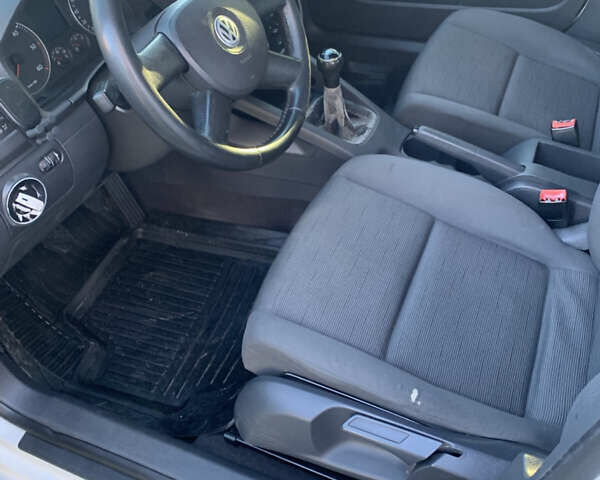 Белый Фольксваген Гольф, объемом двигателя 1.97 л и пробегом 290 тыс. км за 5300 $, фото 17 на Automoto.ua