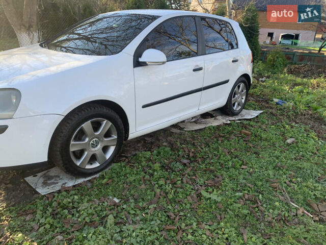 Белый Фольксваген Гольф, объемом двигателя 1.97 л и пробегом 290 тыс. км за 5300 $, фото 3 на Automoto.ua