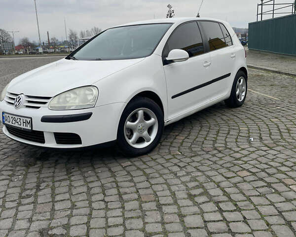 Белый Фольксваген Гольф, объемом двигателя 1.4 л и пробегом 225 тыс. км за 5100 $, фото 3 на Automoto.ua