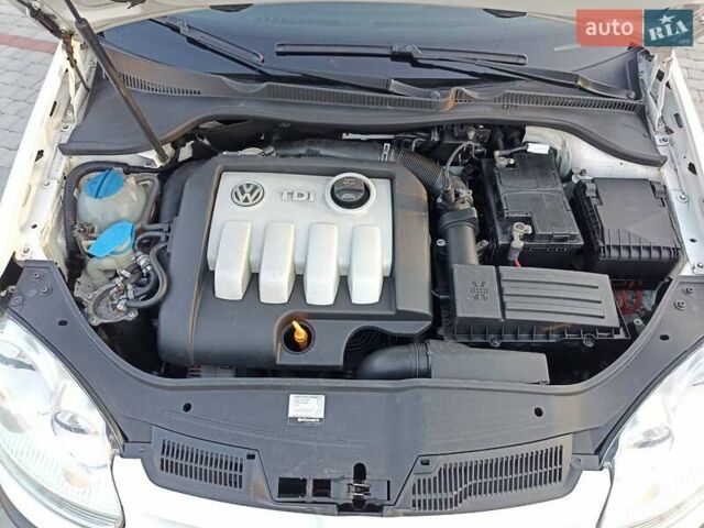Білий Фольксваген Гольф, об'ємом двигуна 1.9 л та пробігом 390 тис. км за 4700 $, фото 1 на Automoto.ua