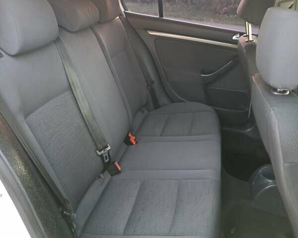 Білий Фольксваген Гольф, об'ємом двигуна 1.9 л та пробігом 390 тис. км за 4700 $, фото 4 на Automoto.ua