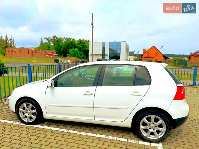 Белый Фольксваген Гольф, объемом двигателя 1.6 л и пробегом 235 тыс. км за 6000 $, фото 3 на Automoto.ua