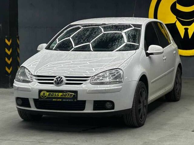 Белый Фольксваген Гольф, объемом двигателя 1.6 л и пробегом 135 тыс. км за 6400 $, фото 2 на Automoto.ua