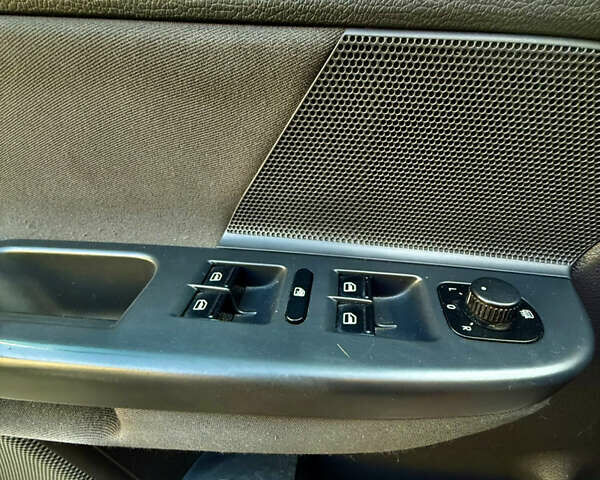 Белый Фольксваген Гольф, объемом двигателя 1.6 л и пробегом 235 тыс. км за 6000 $, фото 9 на Automoto.ua