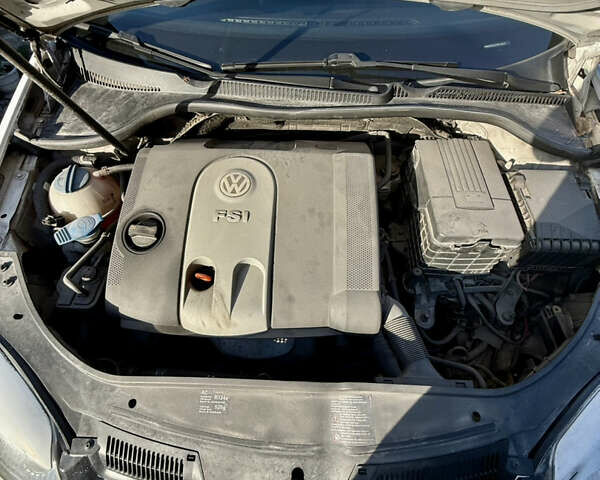 Белый Фольксваген Гольф, объемом двигателя 1.6 л и пробегом 235 тыс. км за 6000 $, фото 13 на Automoto.ua