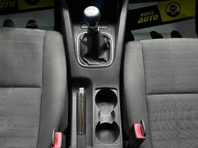 Белый Фольксваген Гольф, объемом двигателя 1.6 л и пробегом 135 тыс. км за 6400 $, фото 10 на Automoto.ua