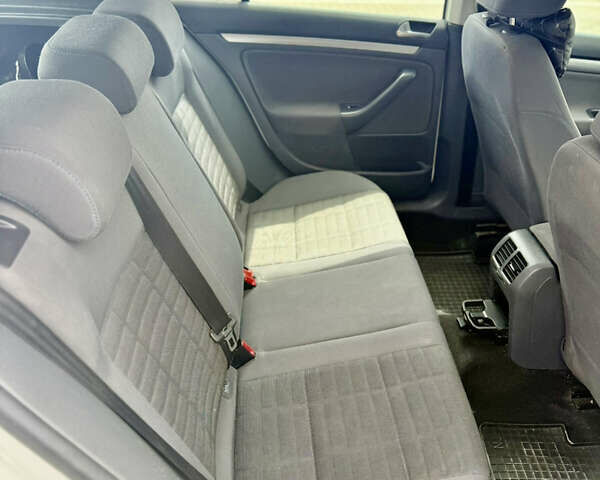 Белый Фольксваген Гольф, объемом двигателя 1.6 л и пробегом 235 тыс. км за 6000 $, фото 12 на Automoto.ua