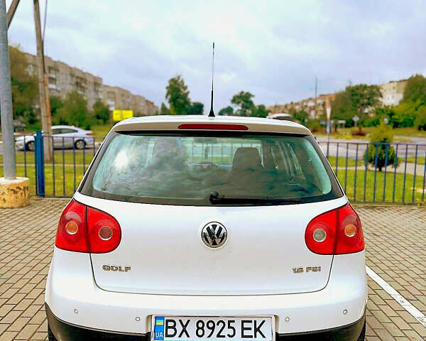 Белый Фольксваген Гольф, объемом двигателя 1.6 л и пробегом 235 тыс. км за 6000 $, фото 2 на Automoto.ua