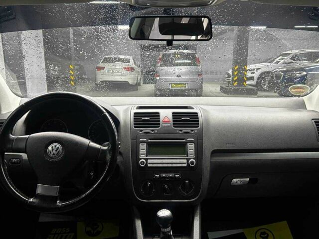 Белый Фольксваген Гольф, объемом двигателя 1.6 л и пробегом 135 тыс. км за 6400 $, фото 8 на Automoto.ua