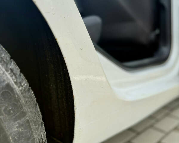 Белый Фольксваген Гольф, объемом двигателя 1.6 л и пробегом 235 тыс. км за 6000 $, фото 15 на Automoto.ua