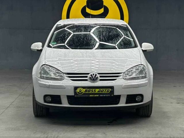 Белый Фольксваген Гольф, объемом двигателя 1.6 л и пробегом 135 тыс. км за 6400 $, фото 1 на Automoto.ua