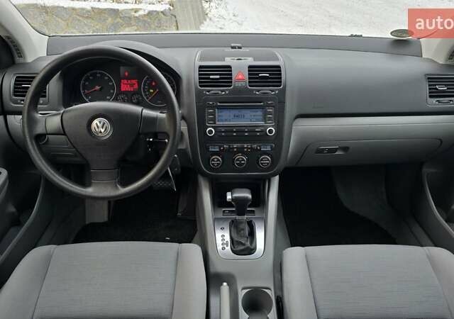 Белый Фольксваген Гольф, объемом двигателя 1.6 л и пробегом 207 тыс. км за 7777 $, фото 2 на Automoto.ua