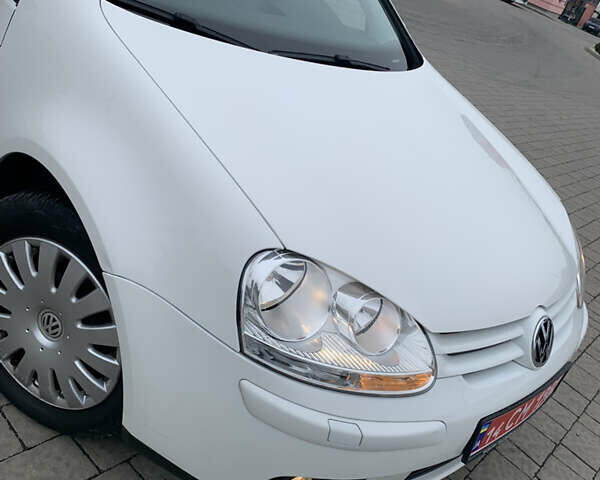 Белый Фольксваген Гольф, объемом двигателя 1.4 л и пробегом 181 тыс. км за 5570 $, фото 8 на Automoto.ua