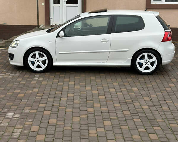 Белый Фольксваген Гольф, объемом двигателя 1.6 л и пробегом 215 тыс. км за 6500 $, фото 30 на Automoto.ua