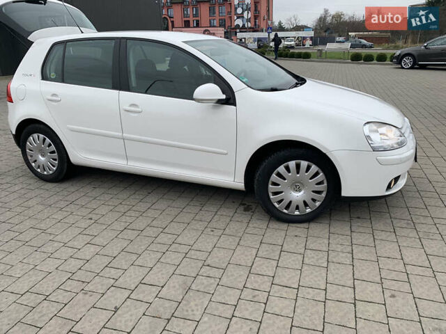 Белый Фольксваген Гольф, объемом двигателя 1.4 л и пробегом 181 тыс. км за 5570 $, фото 4 на Automoto.ua