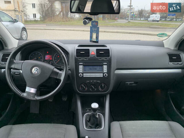 Белый Фольксваген Гольф, объемом двигателя 1.4 л и пробегом 181 тыс. км за 5570 $, фото 24 на Automoto.ua