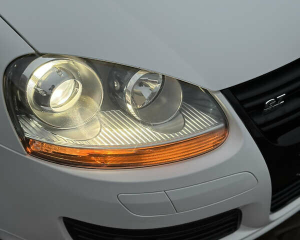 Белый Фольксваген Гольф, объемом двигателя 1.6 л и пробегом 215 тыс. км за 6500 $, фото 143 на Automoto.ua