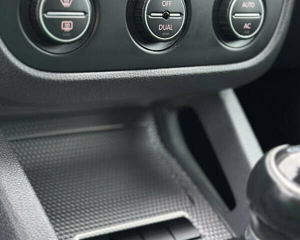 Белый Фольксваген Гольф, объемом двигателя 1.6 л и пробегом 215 тыс. км за 6500 $, фото 117 на Automoto.ua