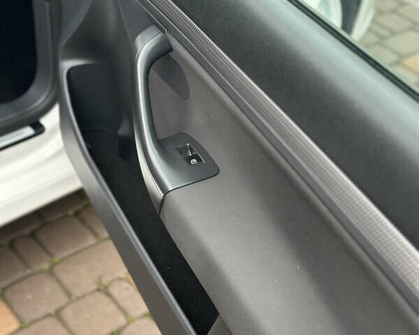 Белый Фольксваген Гольф, объемом двигателя 1.6 л и пробегом 215 тыс. км за 6500 $, фото 131 на Automoto.ua