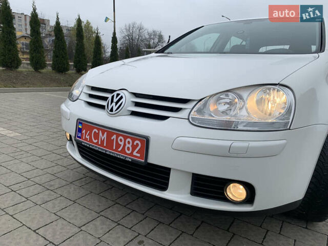 Белый Фольксваген Гольф, объемом двигателя 1.4 л и пробегом 181 тыс. км за 5570 $, фото 55 на Automoto.ua