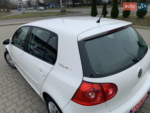 Белый Фольксваген Гольф, объемом двигателя 1.4 л и пробегом 181 тыс. км за 5570 $, фото 19 на Automoto.ua