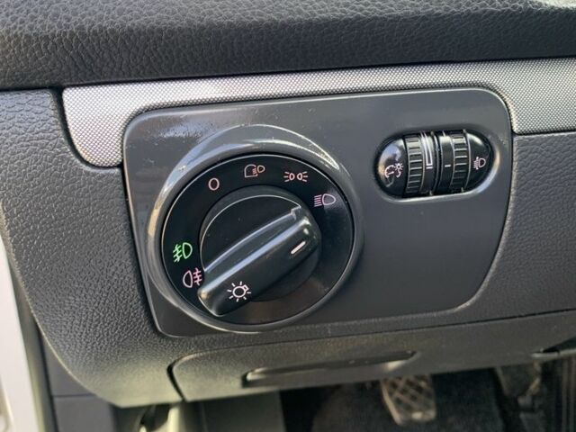 Білий Фольксваген Гольф, об'ємом двигуна 1.4 л та пробігом 180 тис. км за 5750 $, фото 10 на Automoto.ua