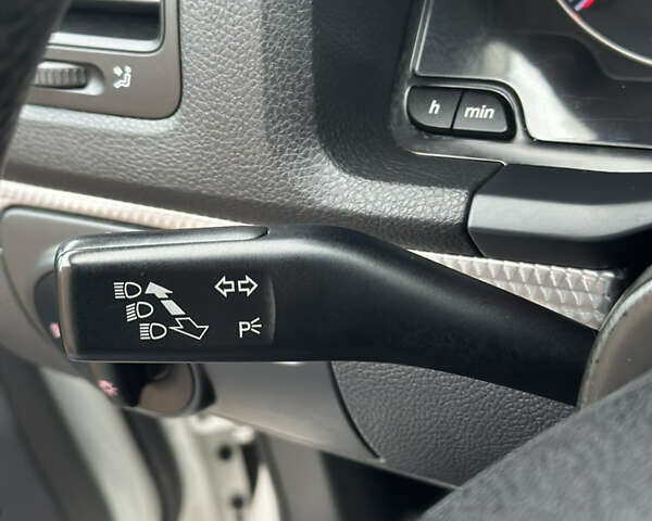 Белый Фольксваген Гольф, объемом двигателя 1.6 л и пробегом 215 тыс. км за 6500 $, фото 126 на Automoto.ua