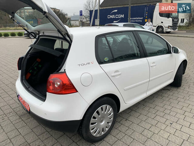 Белый Фольксваген Гольф, объемом двигателя 1.4 л и пробегом 181 тыс. км за 5570 $, фото 10 на Automoto.ua