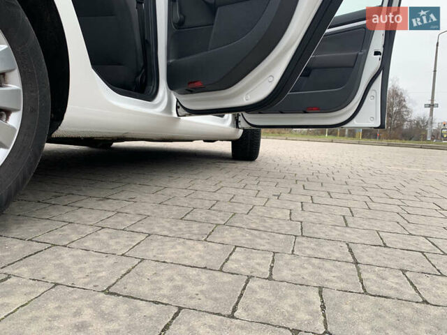 Белый Фольксваген Гольф, объемом двигателя 1.4 л и пробегом 181 тыс. км за 5570 $, фото 62 на Automoto.ua