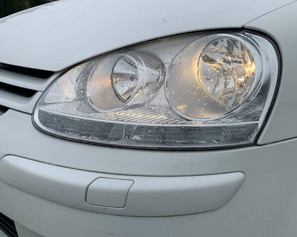 Белый Фольксваген Гольф, объемом двигателя 1.4 л и пробегом 181 тыс. км за 5570 $, фото 58 на Automoto.ua