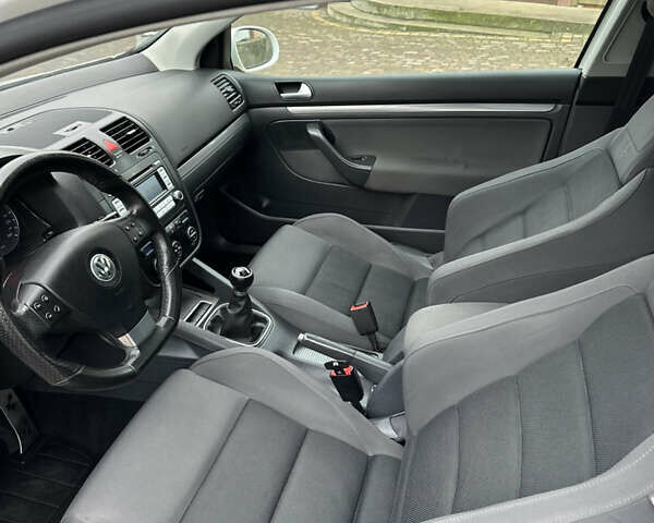 Белый Фольксваген Гольф, объемом двигателя 1.6 л и пробегом 215 тыс. км за 6500 $, фото 95 на Automoto.ua