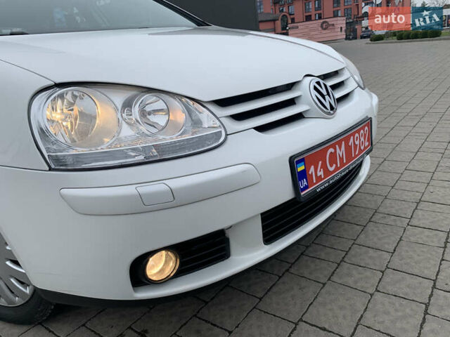 Белый Фольксваген Гольф, объемом двигателя 1.4 л и пробегом 181 тыс. км за 5570 $, фото 7 на Automoto.ua
