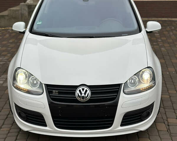 Белый Фольксваген Гольф, объемом двигателя 1.6 л и пробегом 215 тыс. км за 6500 $, фото 22 на Automoto.ua