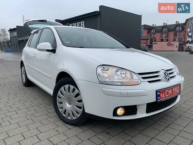 Белый Фольксваген Гольф, объемом двигателя 1.4 л и пробегом 181 тыс. км за 5570 $, фото 2 на Automoto.ua