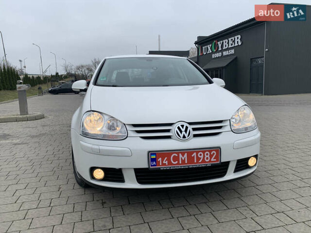 Белый Фольксваген Гольф, объемом двигателя 1.4 л и пробегом 181 тыс. км за 5570 $, фото 54 на Automoto.ua