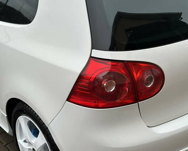 Белый Фольксваген Гольф, объемом двигателя 1.6 л и пробегом 215 тыс. км за 6500 $, фото 77 на Automoto.ua