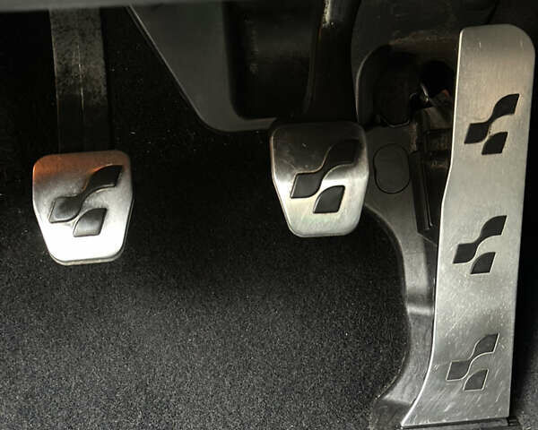 Белый Фольксваген Гольф, объемом двигателя 1.6 л и пробегом 215 тыс. км за 6500 $, фото 121 на Automoto.ua