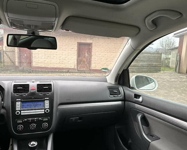 Белый Фольксваген Гольф, объемом двигателя 1.6 л и пробегом 215 тыс. км за 6500 $, фото 93 на Automoto.ua