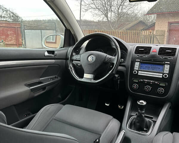 Белый Фольксваген Гольф, объемом двигателя 1.6 л и пробегом 215 тыс. км за 6500 $, фото 87 на Automoto.ua