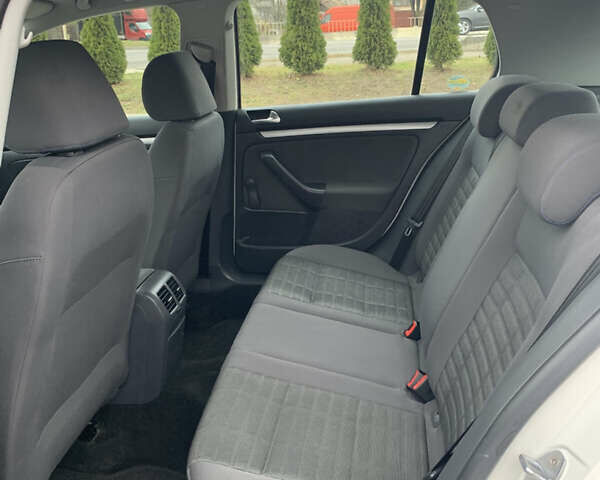 Белый Фольксваген Гольф, объемом двигателя 1.4 л и пробегом 181 тыс. км за 5570 $, фото 21 на Automoto.ua