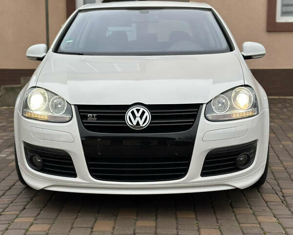 Белый Фольксваген Гольф, объемом двигателя 1.6 л и пробегом 215 тыс. км за 6500 $, фото 21 на Automoto.ua