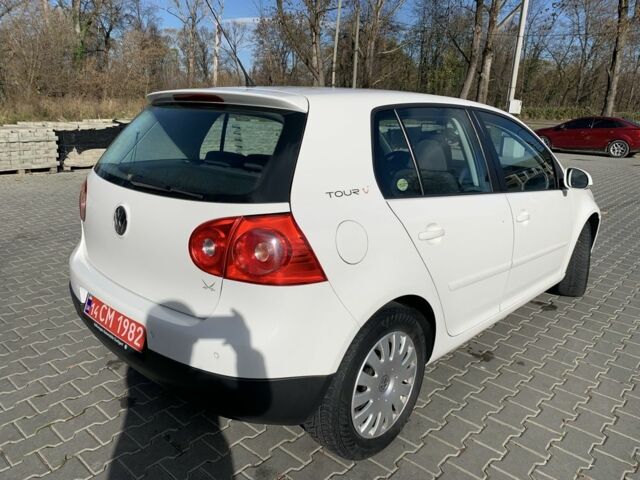 Білий Фольксваген Гольф, об'ємом двигуна 1.4 л та пробігом 180 тис. км за 5750 $, фото 4 на Automoto.ua