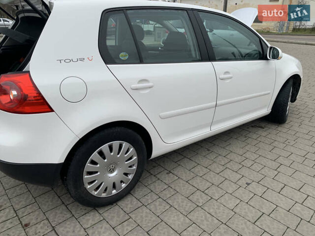 Белый Фольксваген Гольф, объемом двигателя 1.4 л и пробегом 181 тыс. км за 5570 $, фото 9 на Automoto.ua