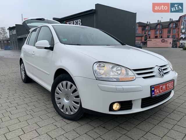 Белый Фольксваген Гольф, объемом двигателя 1.4 л и пробегом 181 тыс. км за 5570 $, фото 1 на Automoto.ua